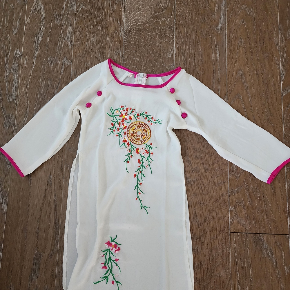 Traditional Vietnamese White Dress with Pink Accents and Floral Embroidery